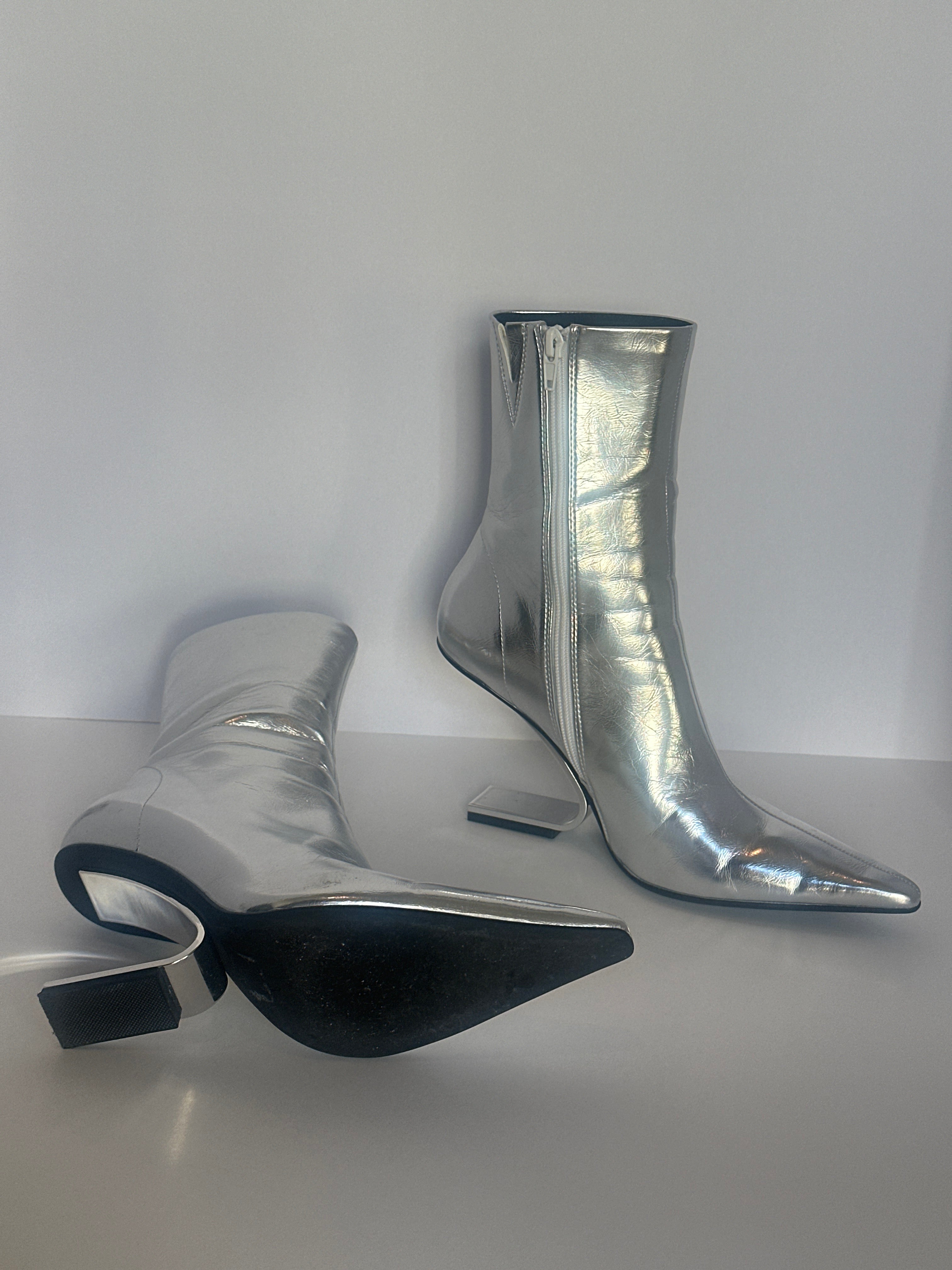 Jeffrey Campbell Compass Silver L-Heel Boot Size 8