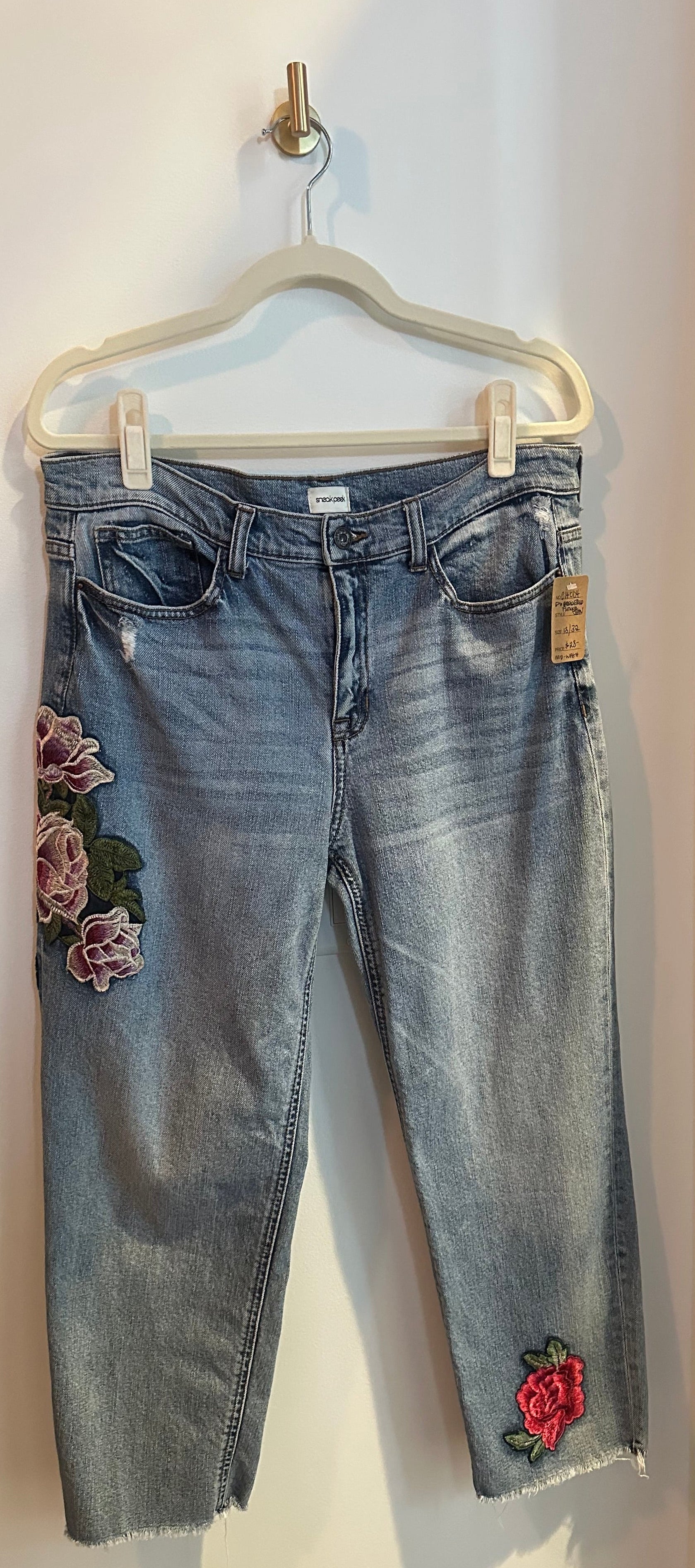 Romantic Floral Embroidered High-Rise Jeans — Size 13/32