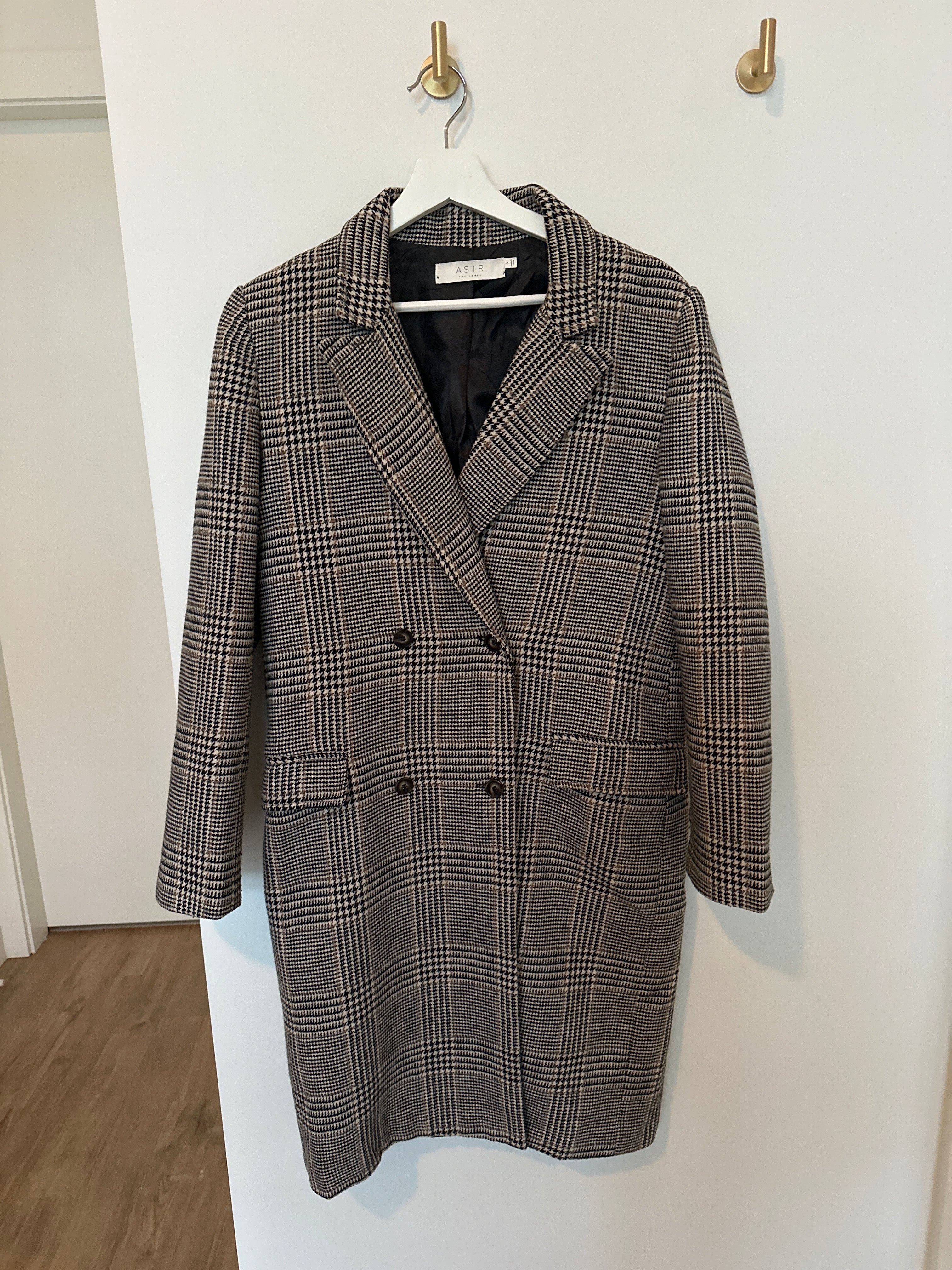 ASTR THE LABEL Double Breasted Houndstooth Coat