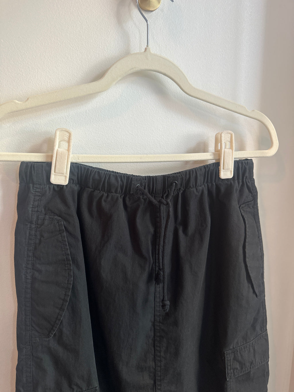 TNA (Aritzia) Utility Cargo Midi Skirt – Black — Size S