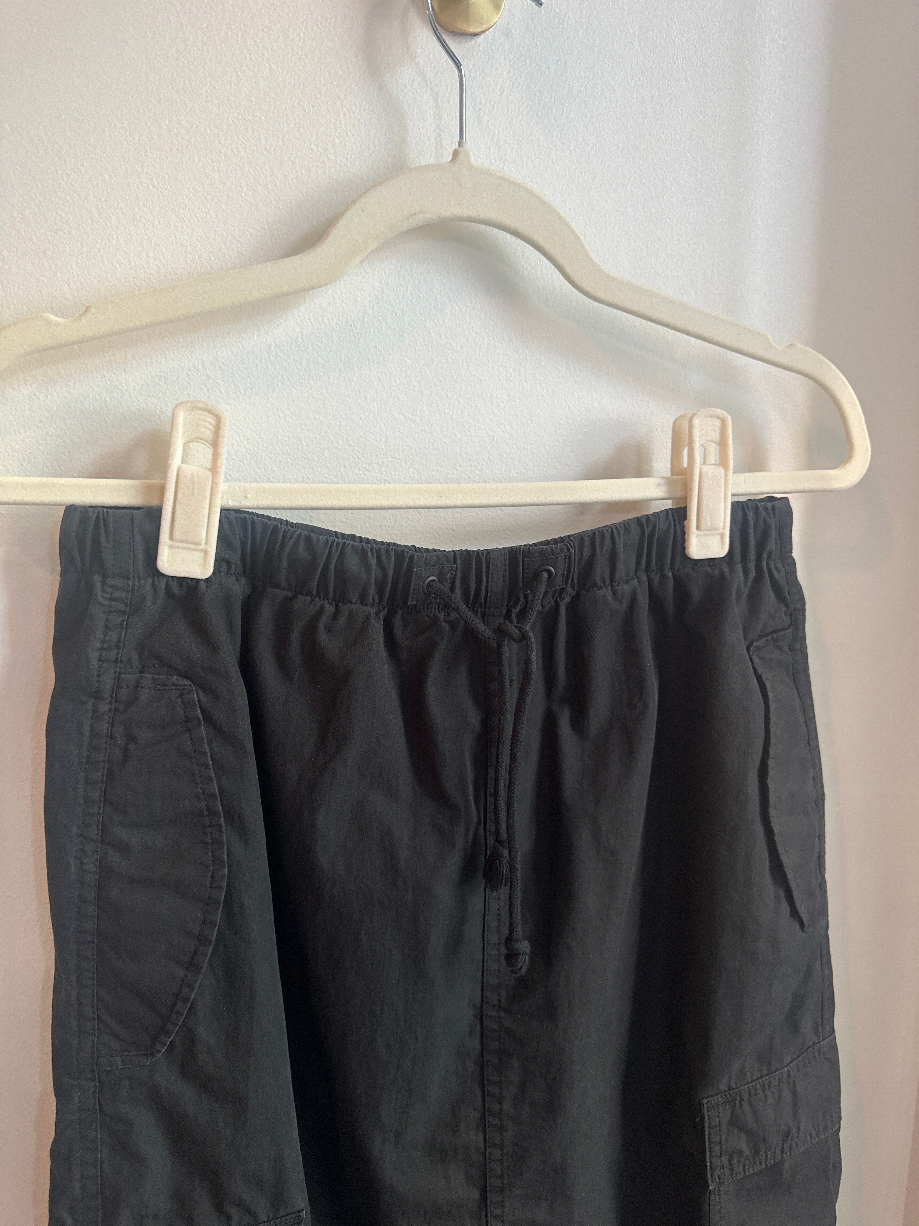TNA (Aritzia) Utility Cargo Midi Skirt – Black — Size S