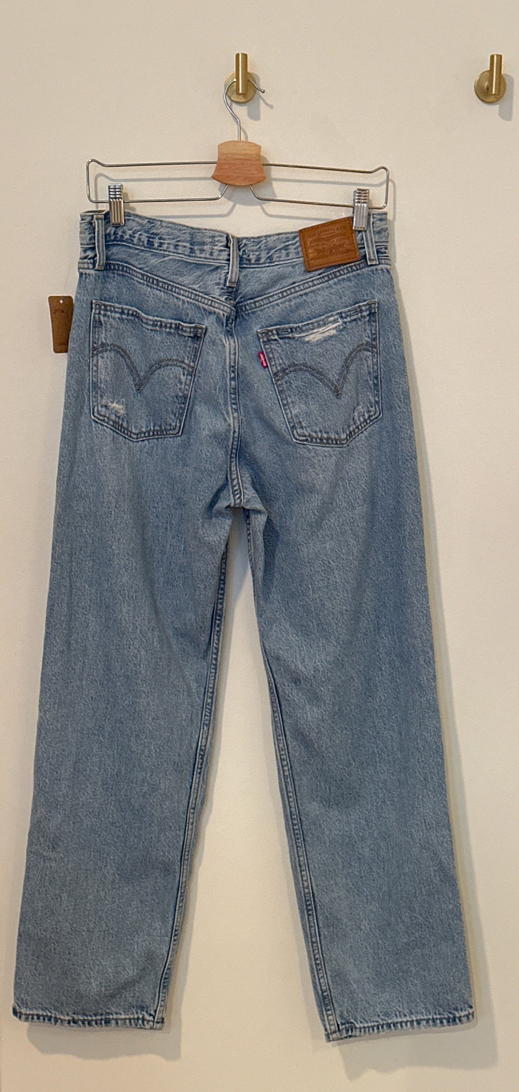 Levi’s Light Wash Distressed Dad Jeans 29