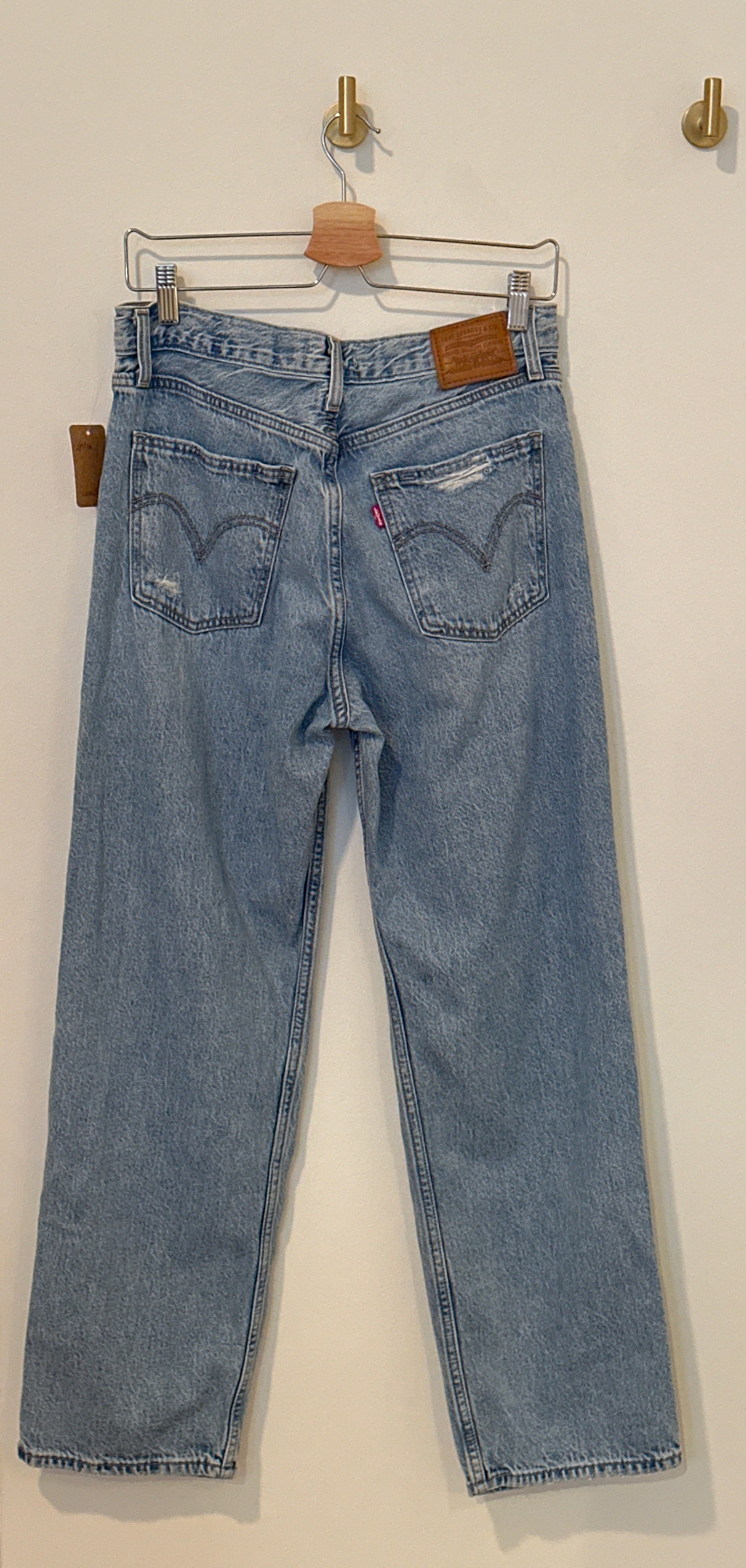 Levi’s Light Wash Distressed Dad Jeans 29