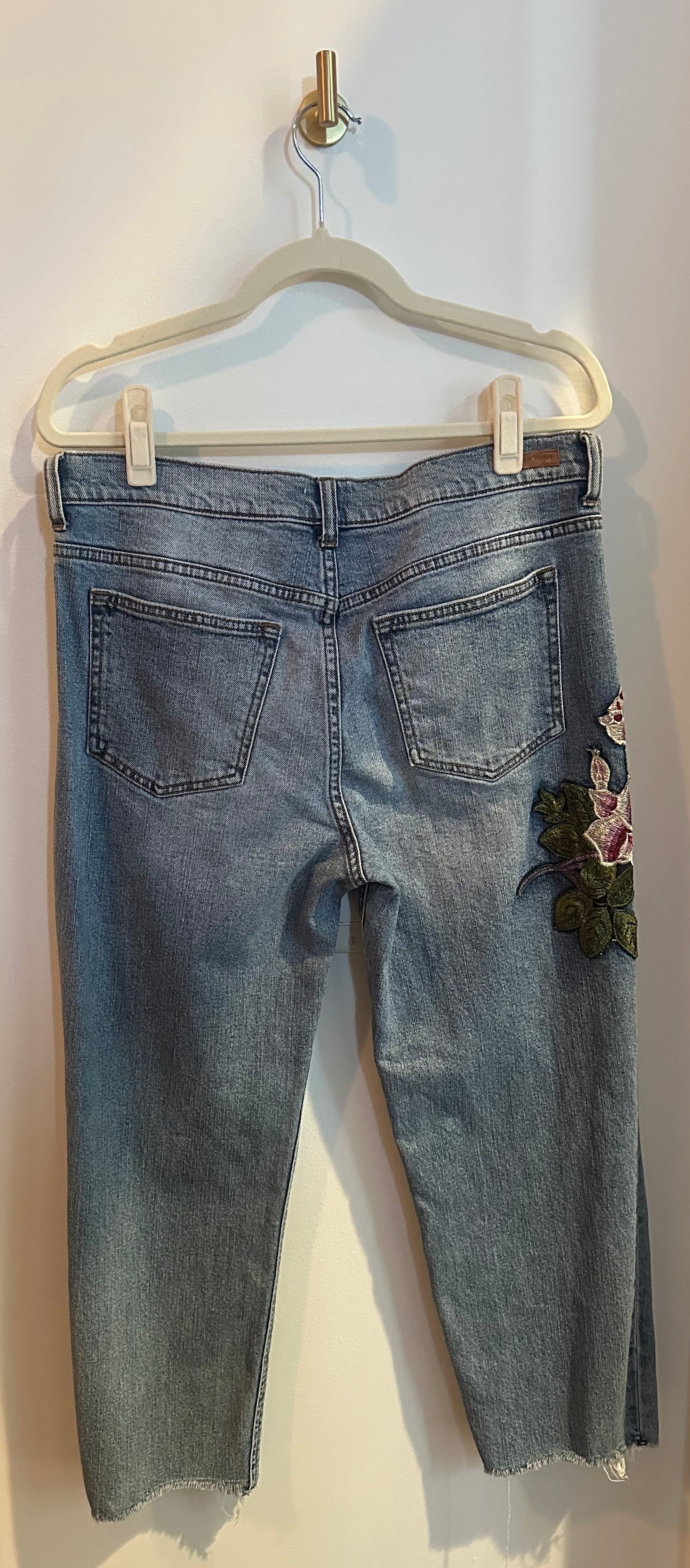 Romantic Floral Embroidered High-Rise Jeans — Size 13/32