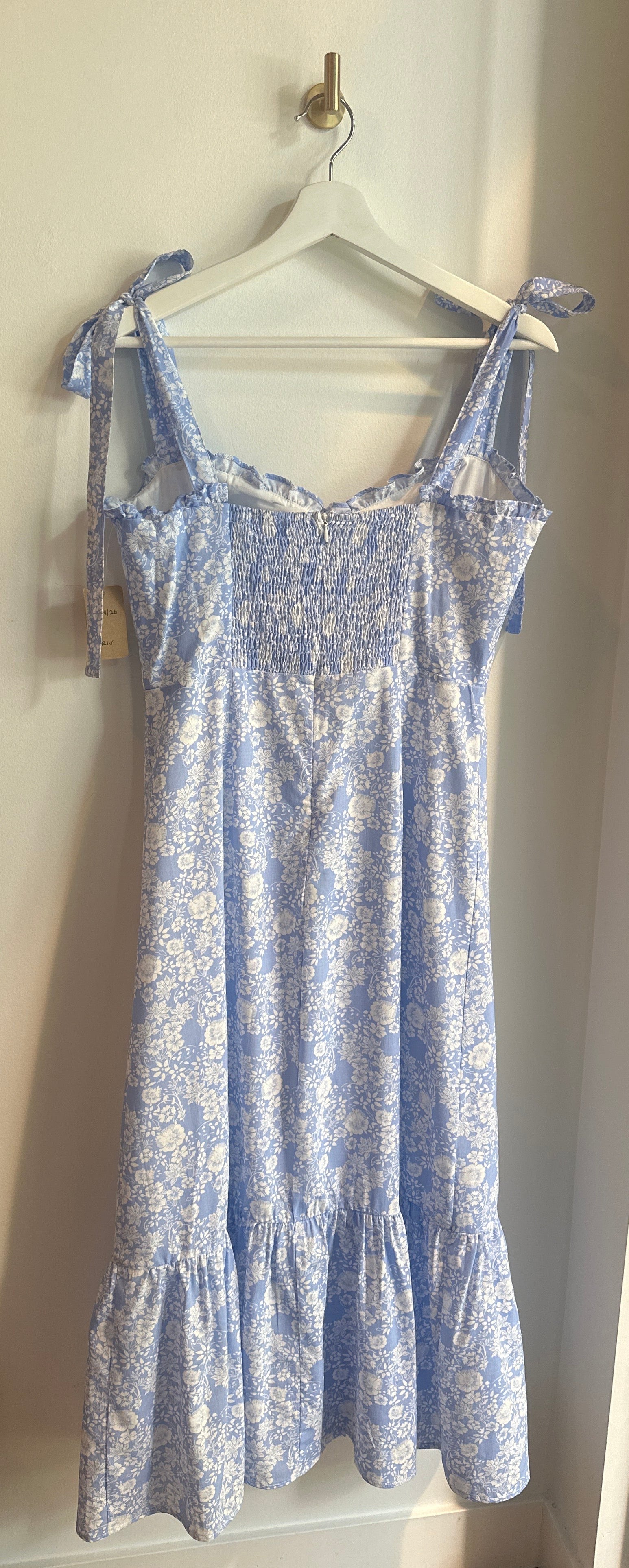 PRIV Tie-Shoulder Floral Midi Dress
Light Blue Floral | Size Large