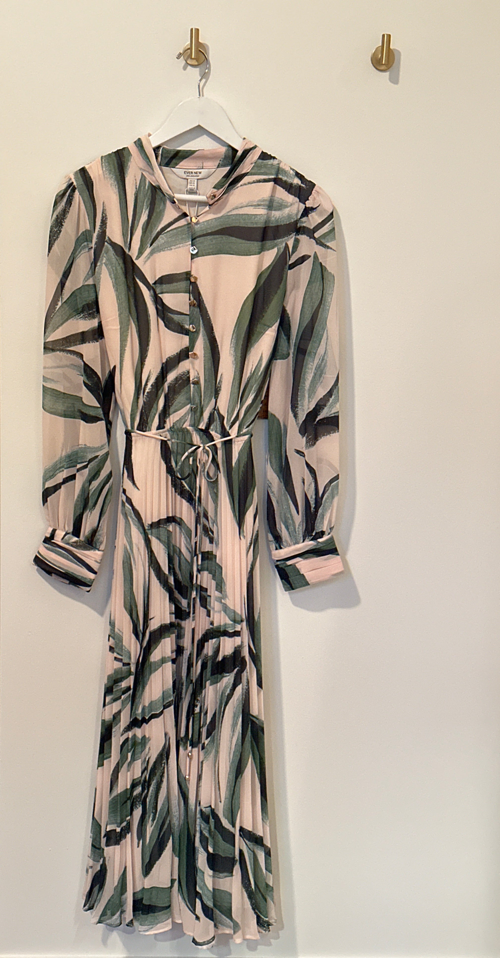 EVER NEW Accordion Pleat Long Sleeved Dress