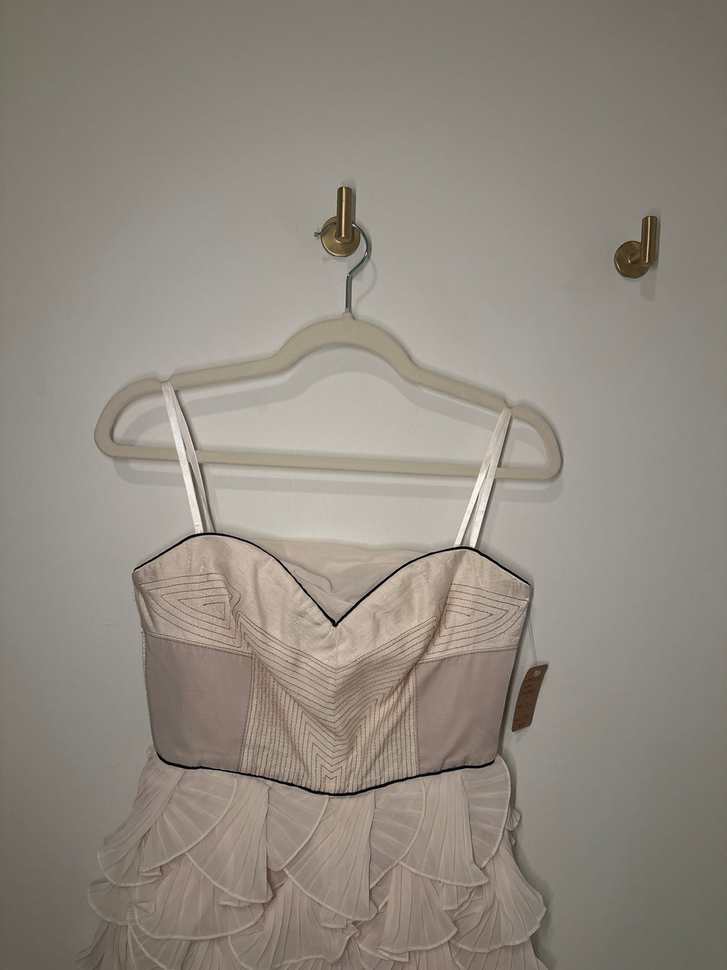 BCBG MAXAZRIA RUNWAY Cream Sweetheart Neckline Pleated Tiered Shell Cutout Dress 4