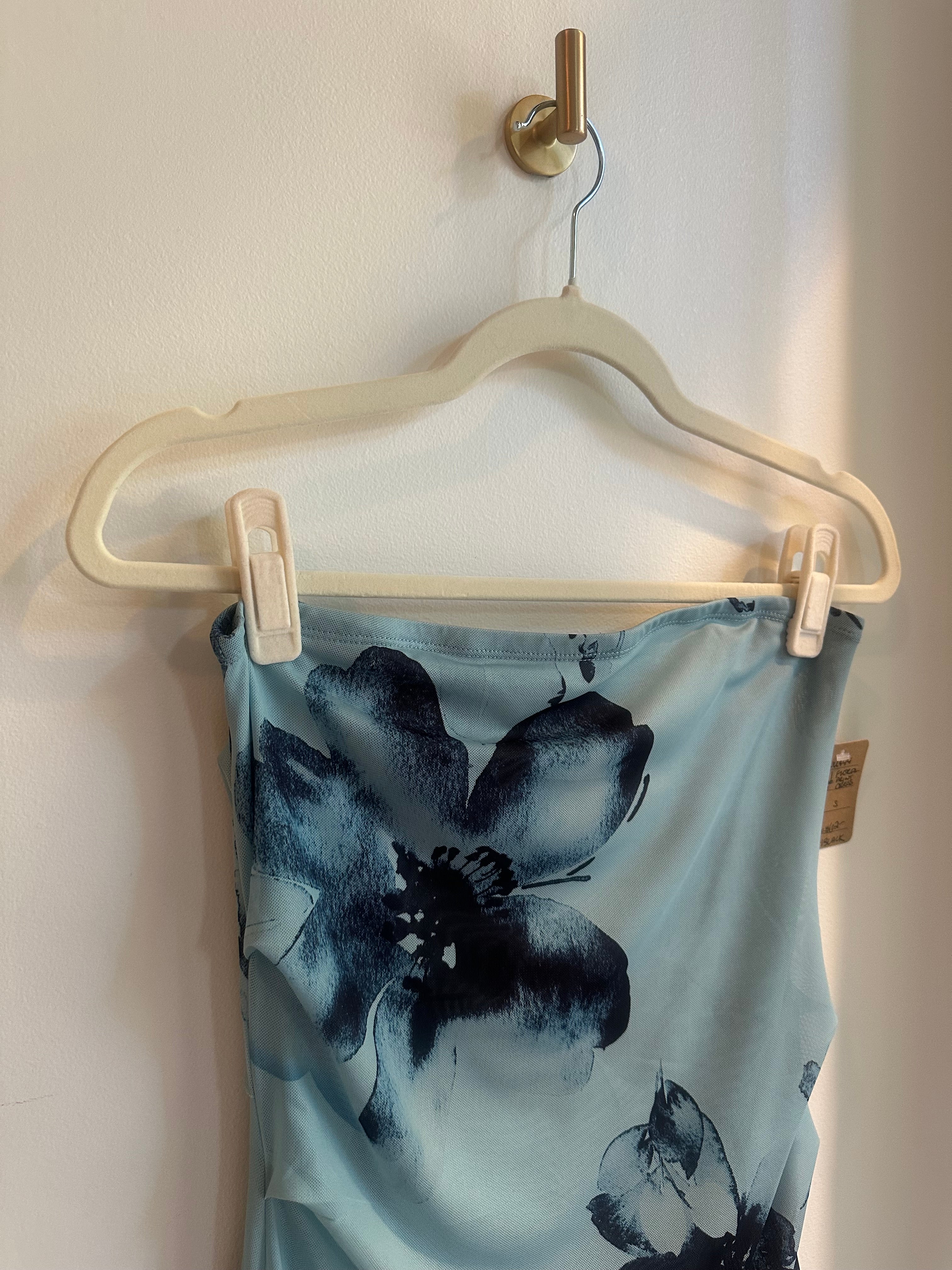 Peppermayo “Field of Dreams” Strapless Maxi Dress
Blue Floral | Size Small
