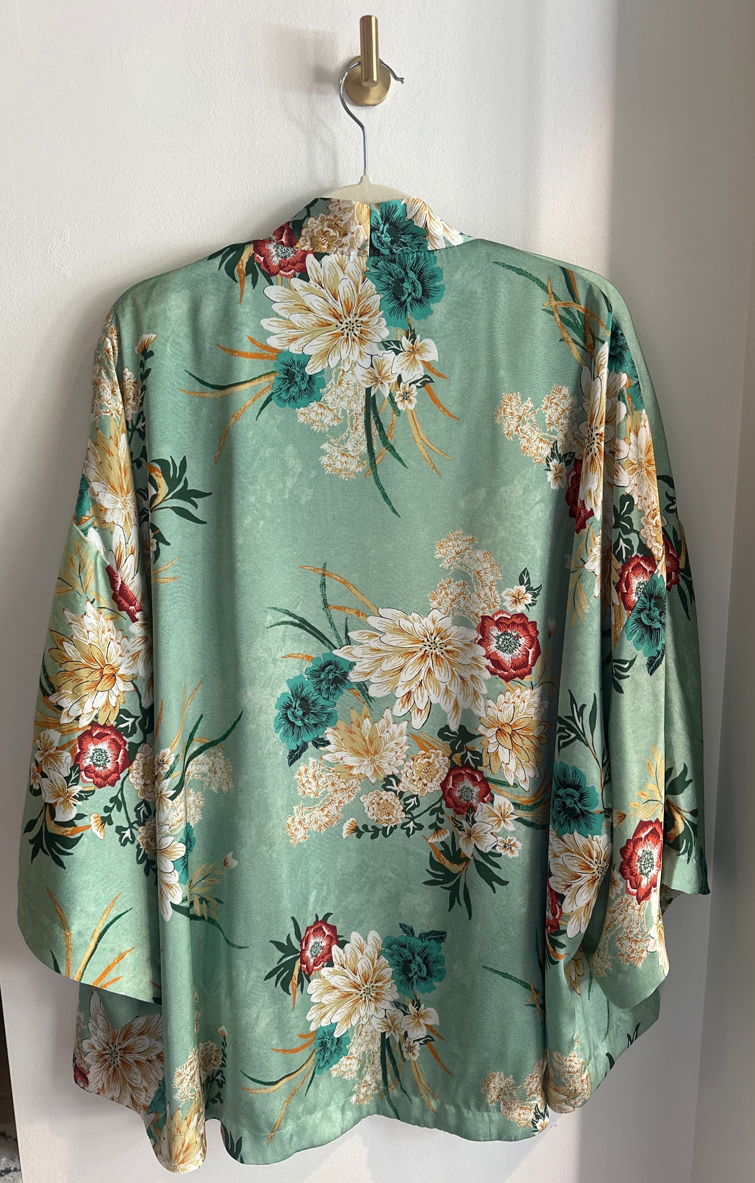 Violet + Claire Floral Kimono
Mint Floral | Size Large