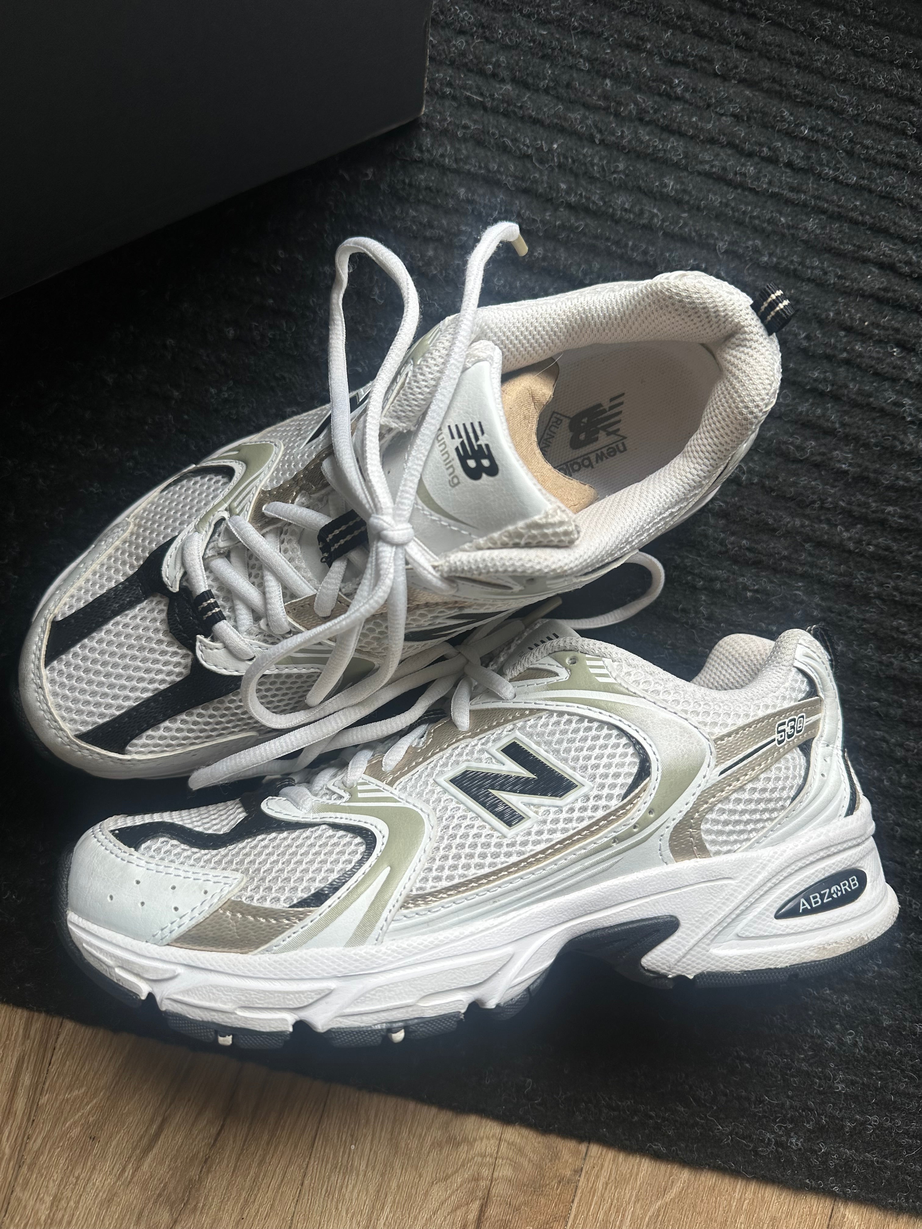 New Balance 530 Sneakers – White / Soft Metallic Accents