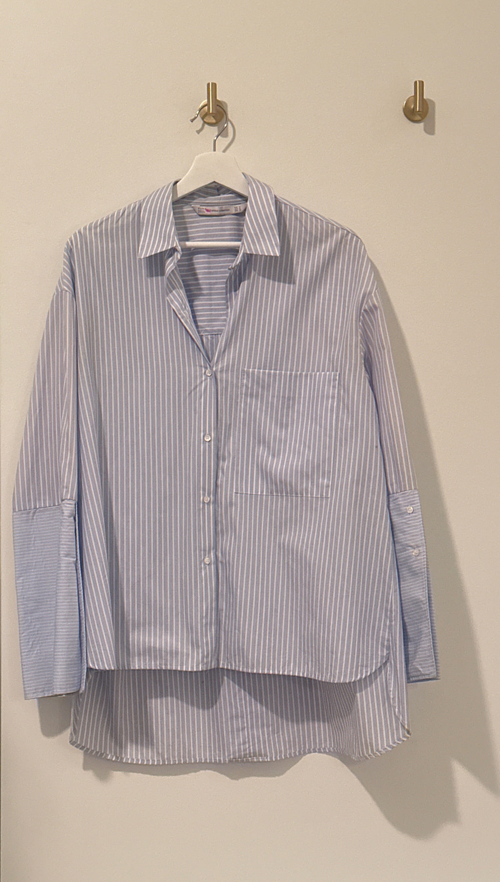 ZARA Over Sized Shirt Tail Style Exagerated Contrasting Turn Back Cuff Shirt