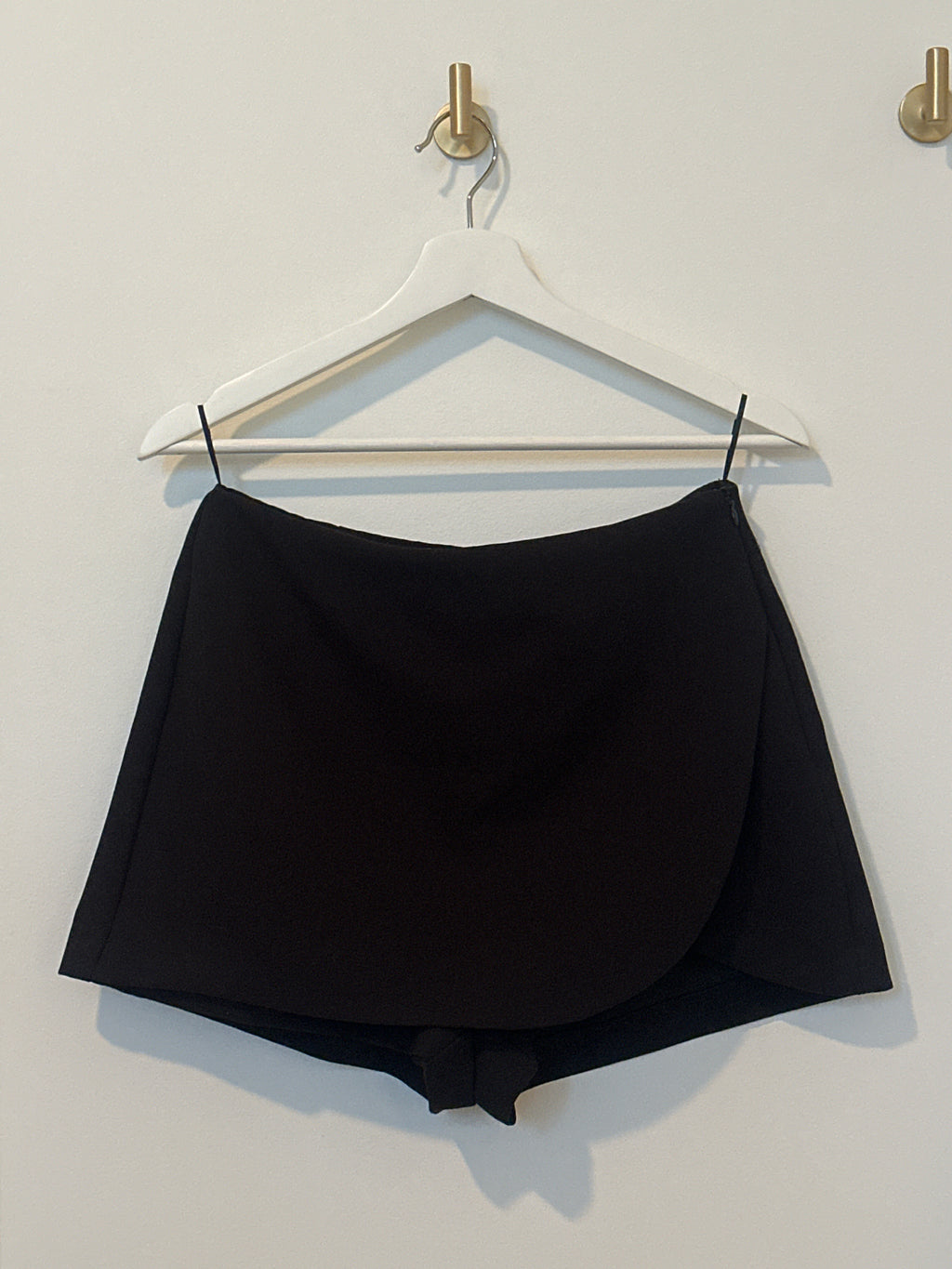 ZARA Mid-rise Black Skort.  Side Hidden zipper closure.