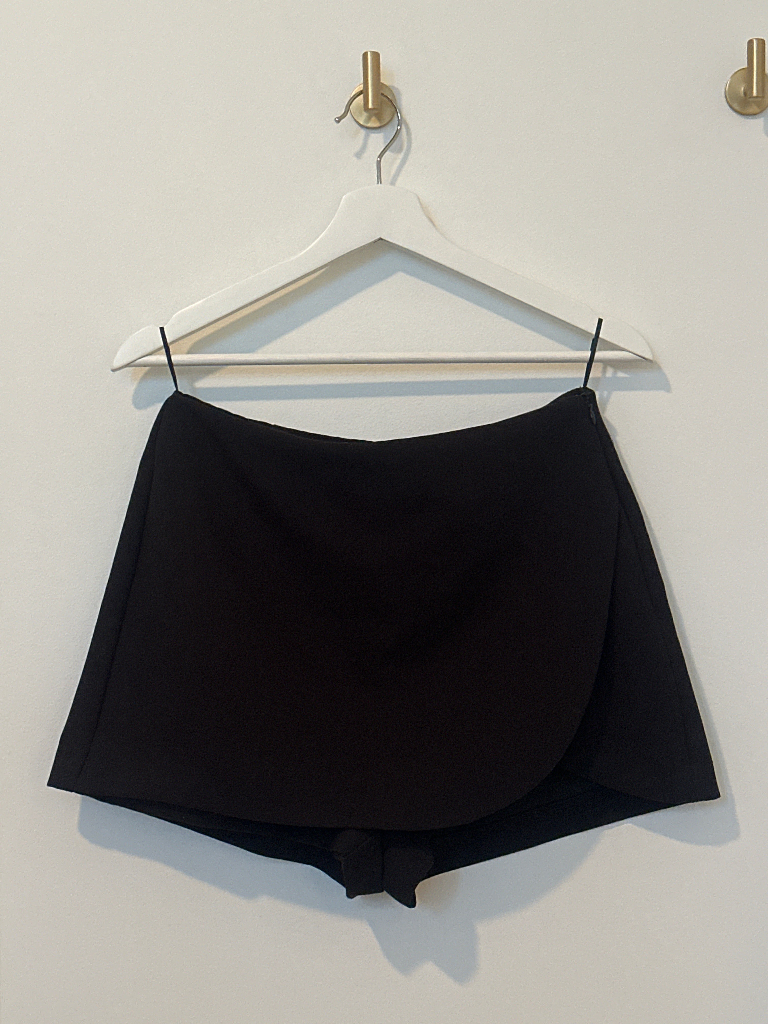 ZARA Mid-rise Black Skort.  Side Hidden zipper closure.
