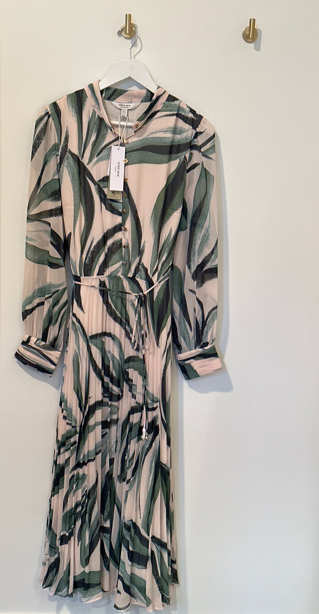 EVER NEW Accordion Pleat Long Sleeved Dress