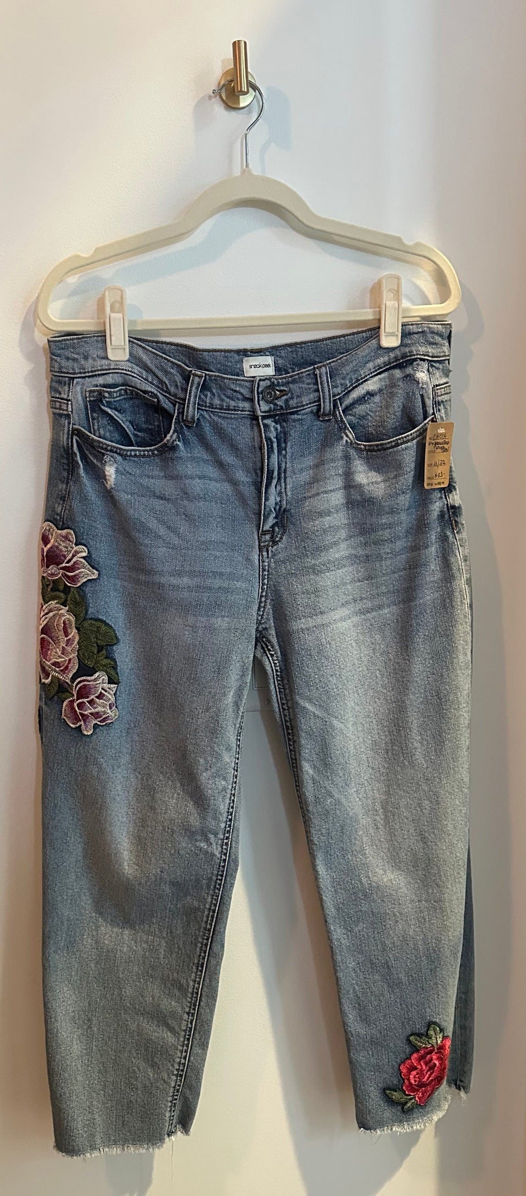 Romantic Floral Embroidered High-Rise Jeans — Size 13/32