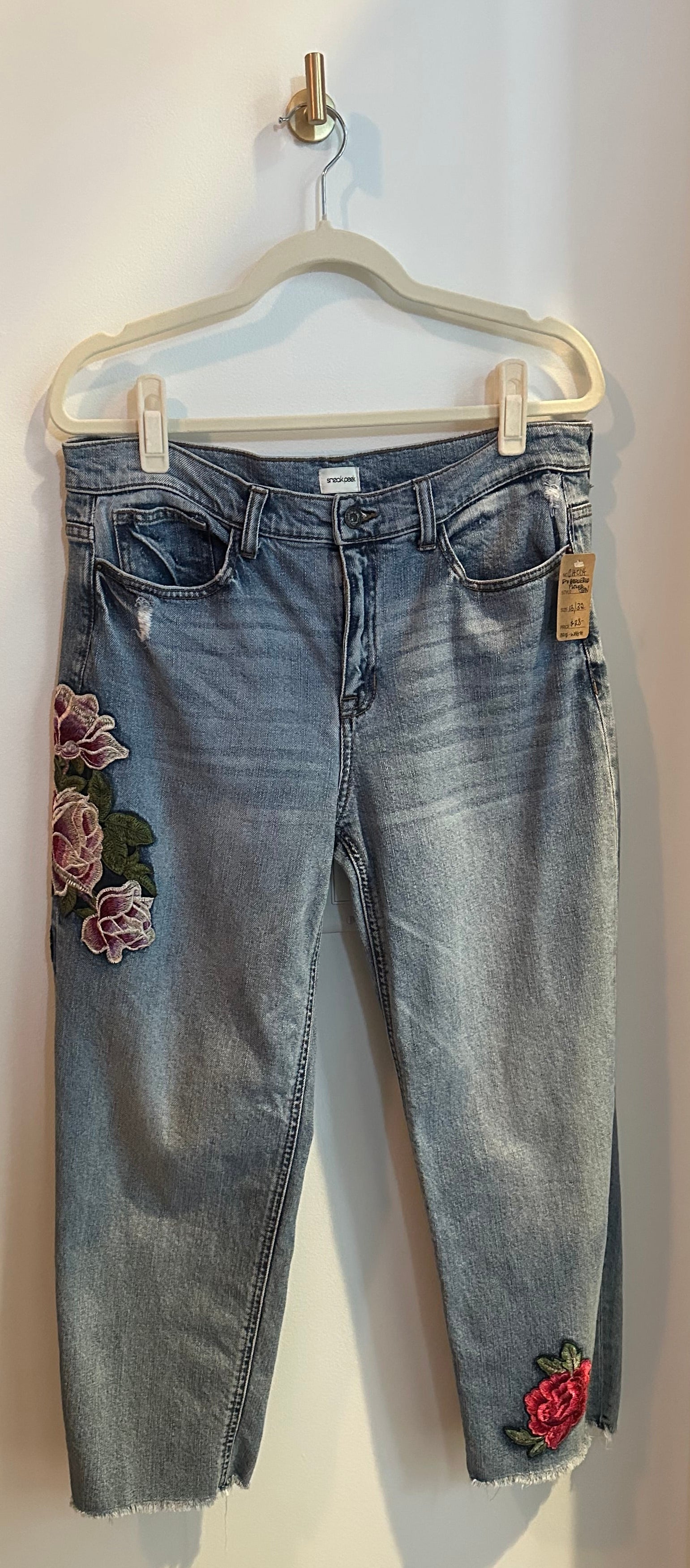 Romantic Floral Embroidered High-Rise Jeans — Size 13/32