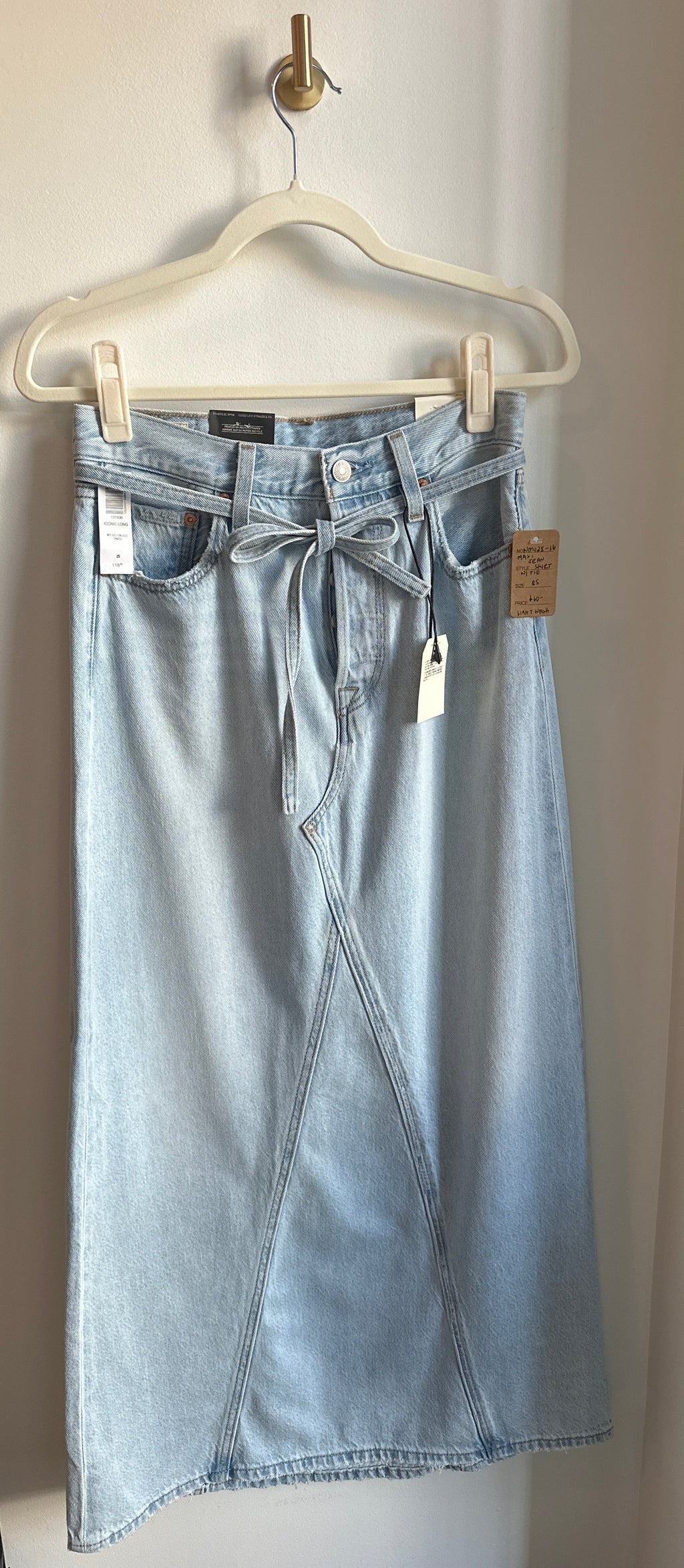 LEVI’S Iconic Long Denim Skirt – Light Wash - Size 25 BNWT