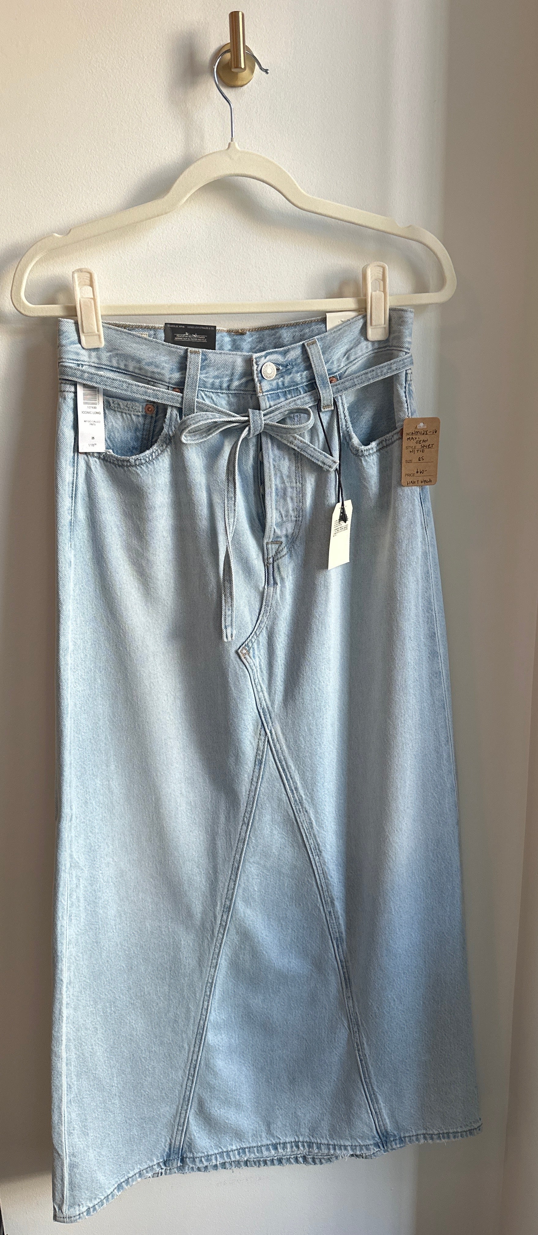 LEVI’S Iconic Long Denim Skirt – Light Wash - Size 25 BNWT