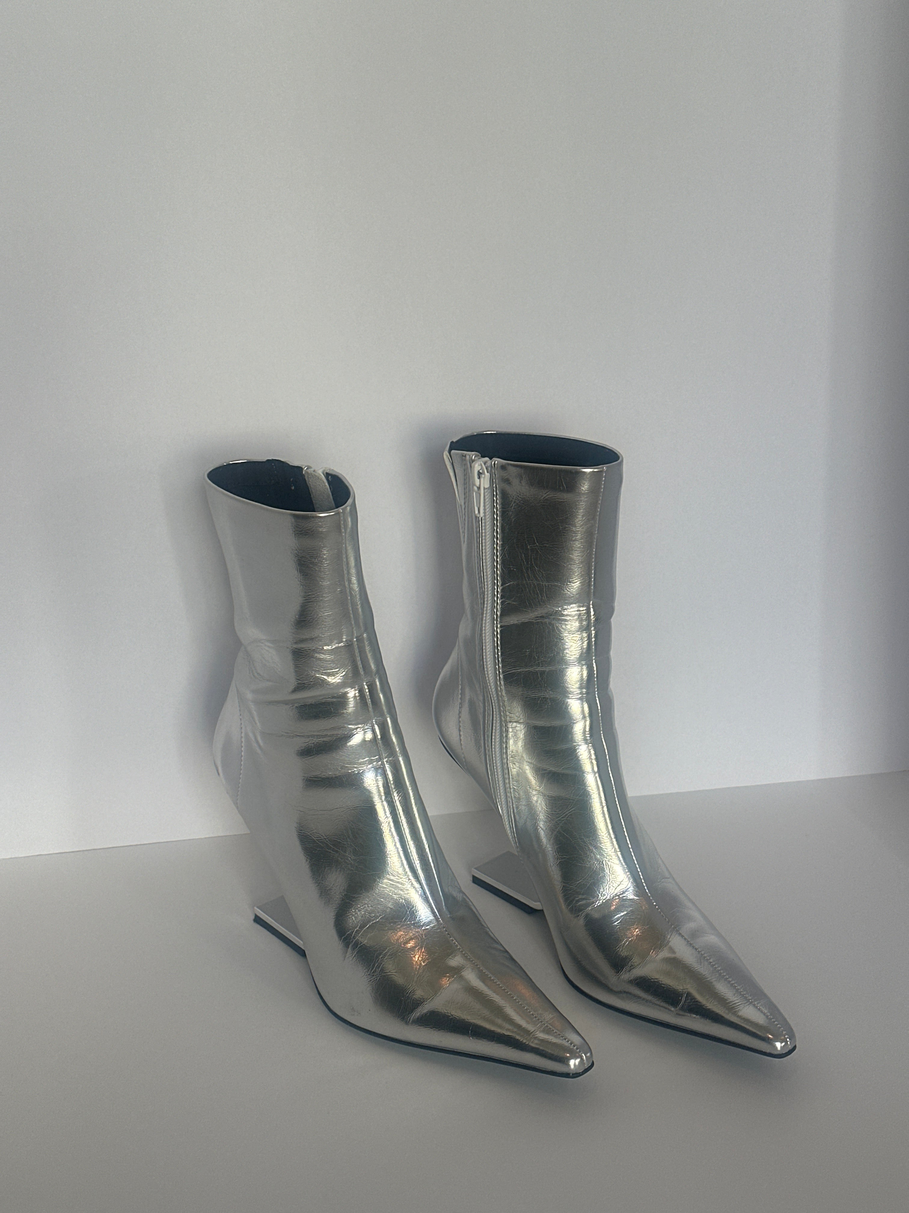 Jeffrey Campbell Compass Silver L-Heel Boot Size 8