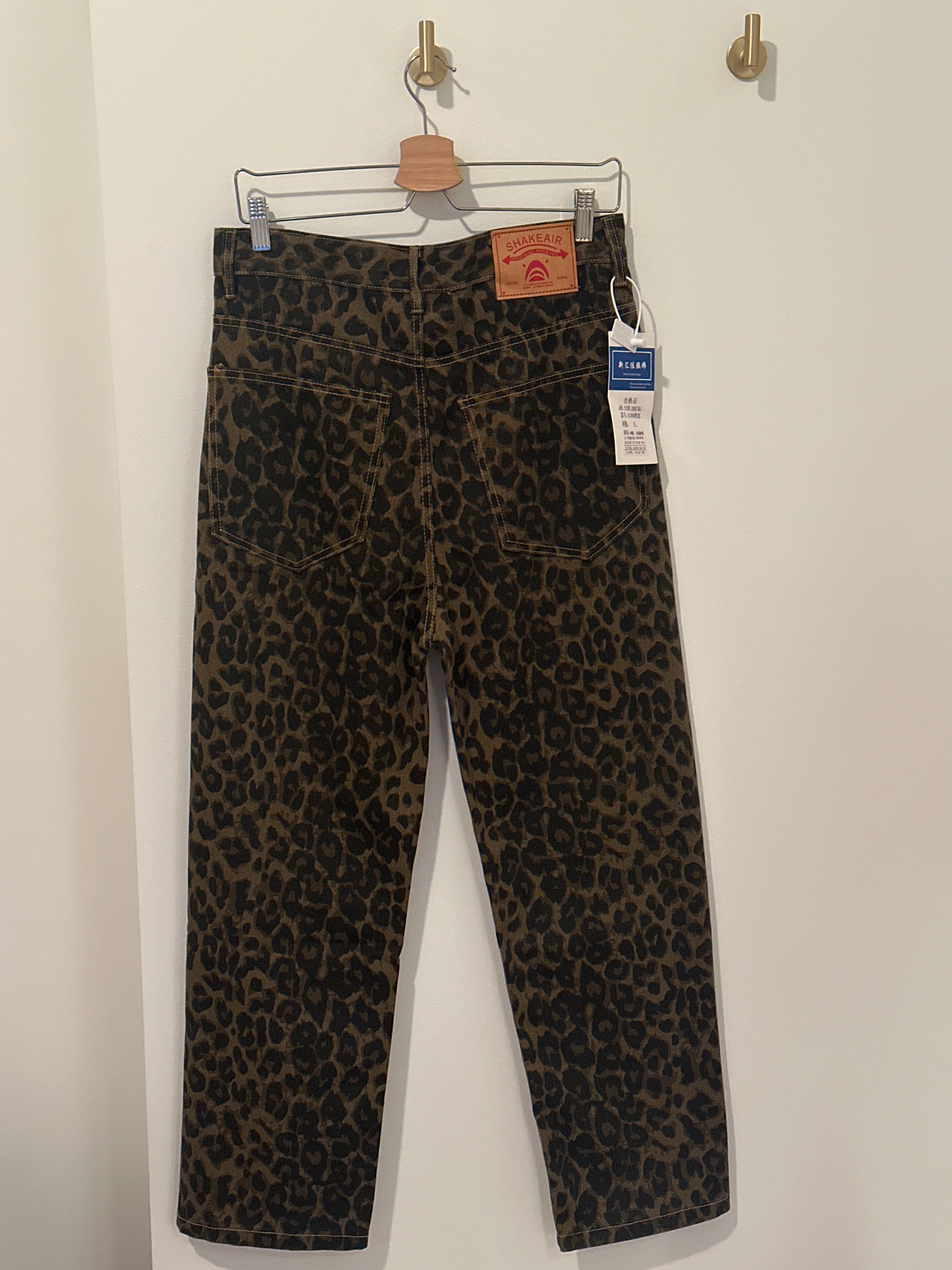 Shake Air Leopard Print Jean