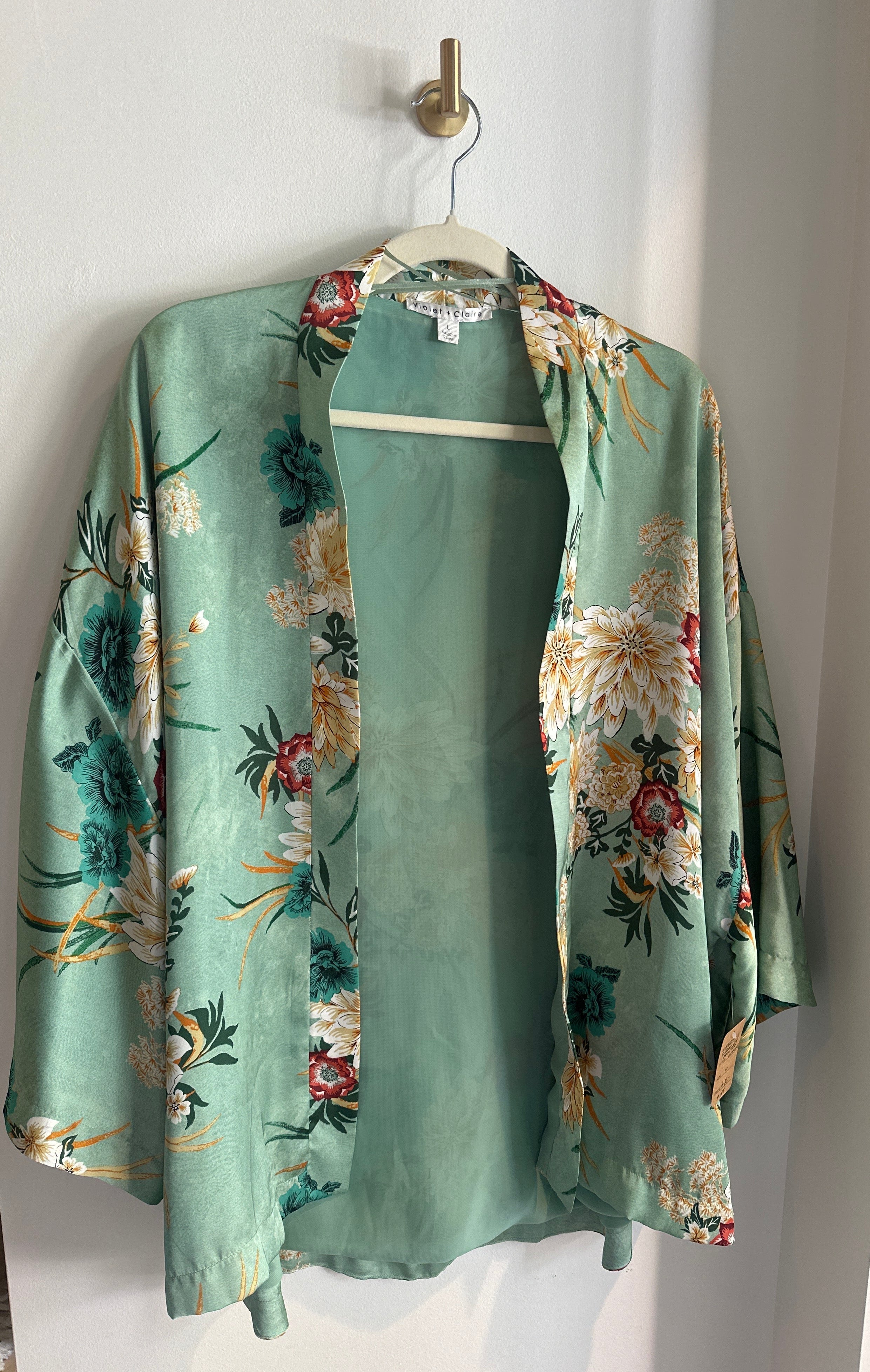 Violet + Claire Floral Kimono
Mint Floral | Size Large