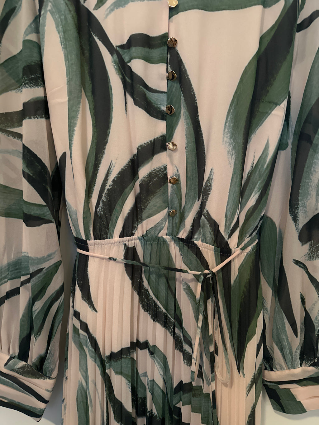 EVER NEW Accordion Pleat Long Sleeved Dress