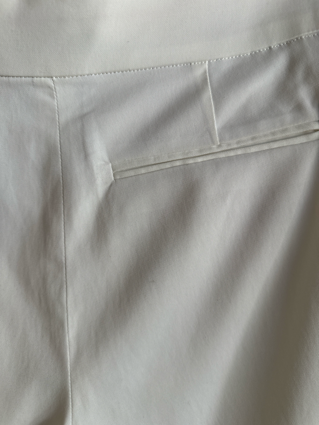 Allen Schwartz Cream Tailored Shorts | Size 2