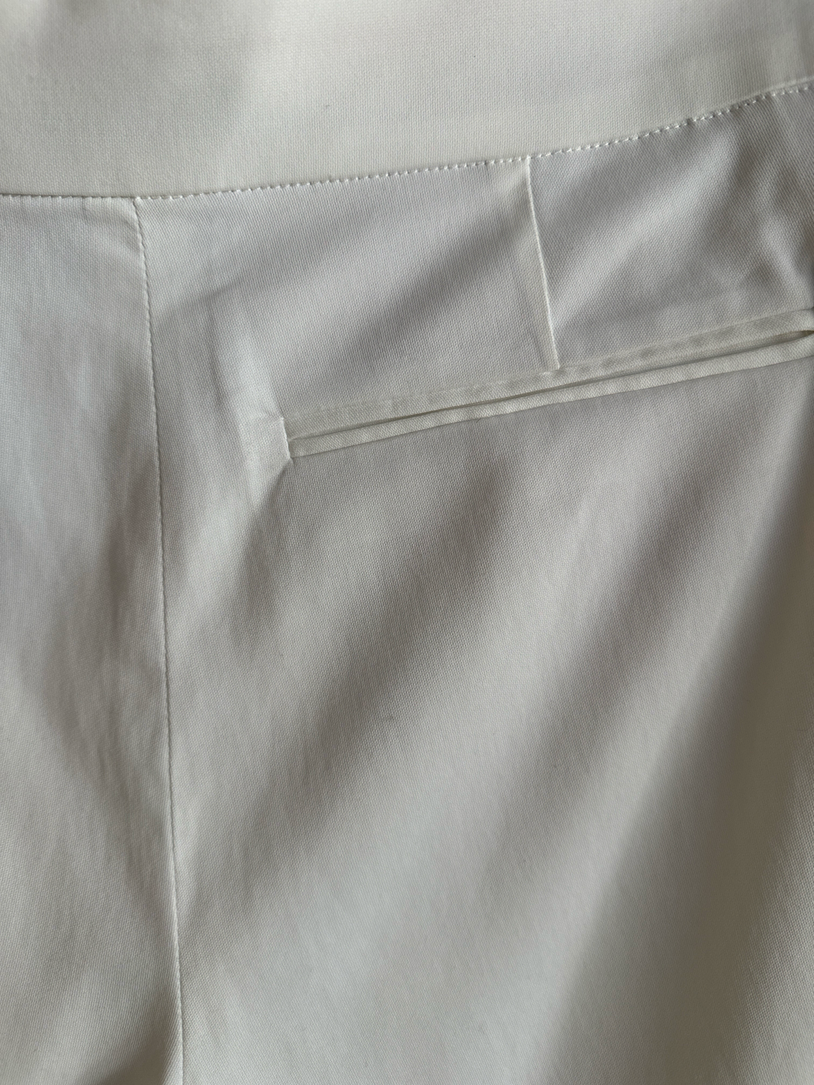 Allen Schwartz Cream Tailored Shorts | Size 2